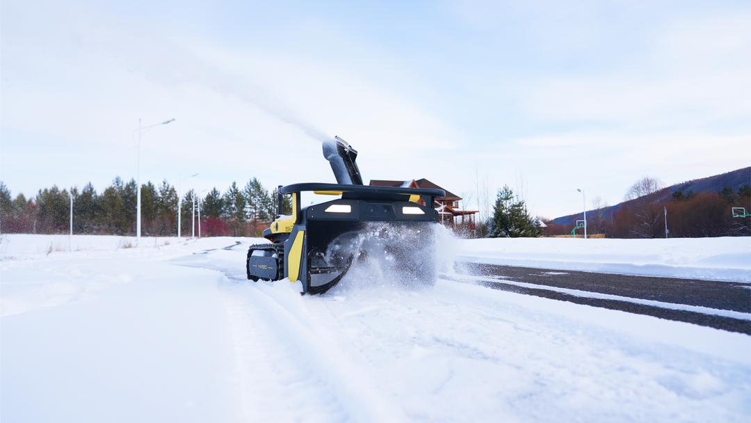 YARBO PRO (MED SNÖSLUNGAMODUL OCH GRÄSKLIPPARMODUL) NYHET!