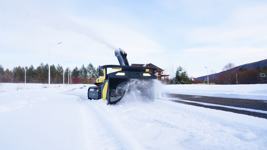 YARBO PRO (MED SNÖSLUNGAMODUL OCH GRÄSKLIPPARMODUL) NYHET!