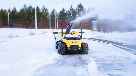 YARBO PRO (MED SNÖSLUNGAMODUL OCH GRÄSKLIPPARMODUL) NYHET!